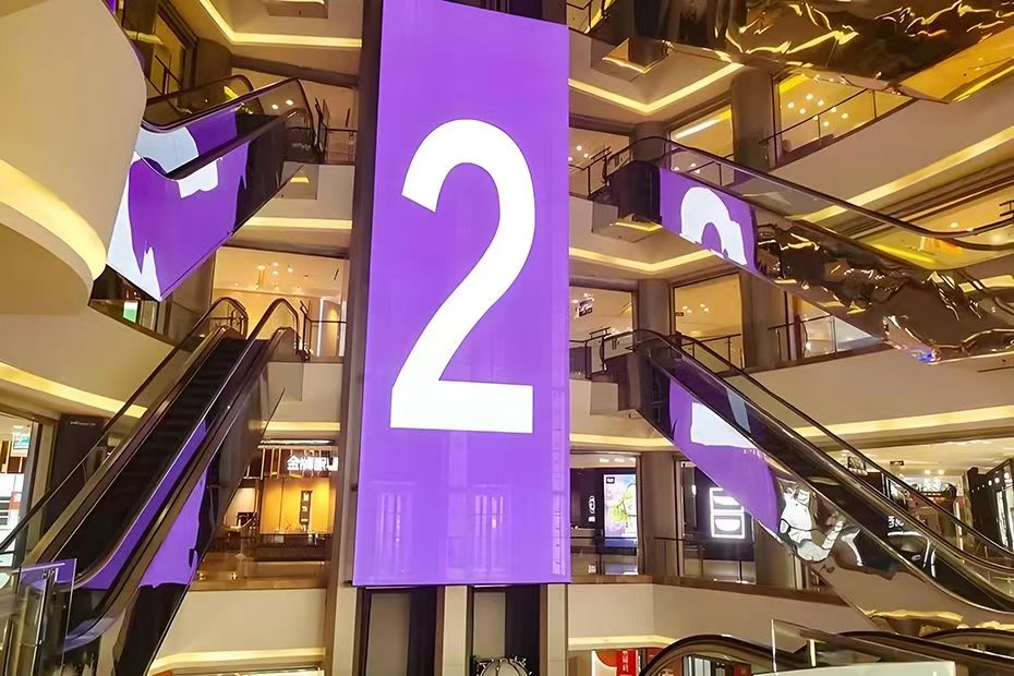 How to choose LED transparent screen in shopping malls