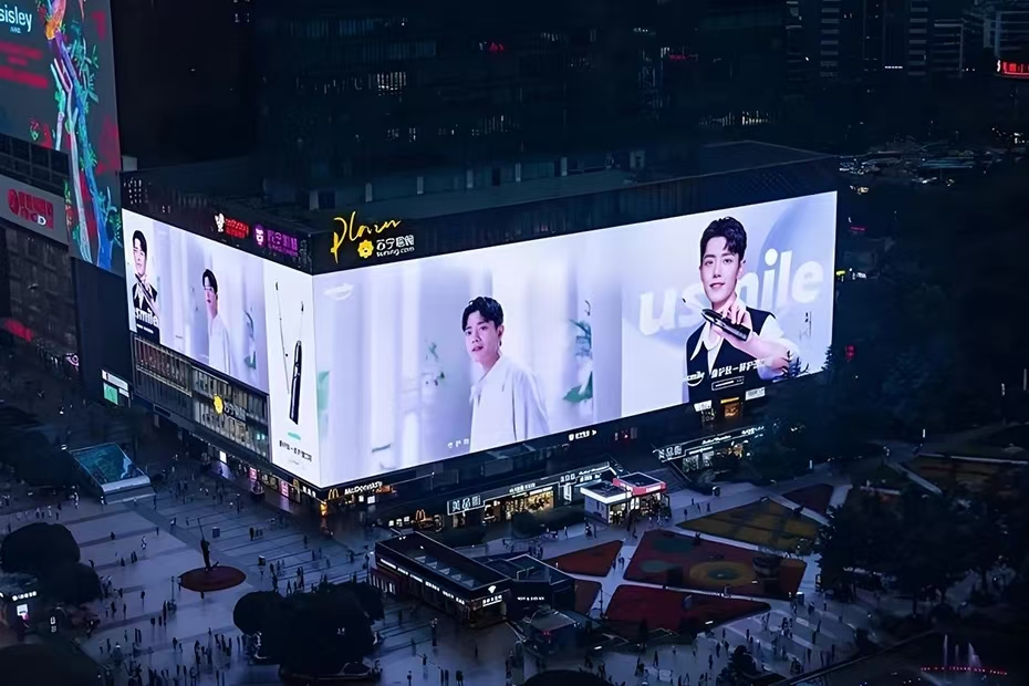 How to choose the resolution of outdoor LED display with advertising analysis benefits