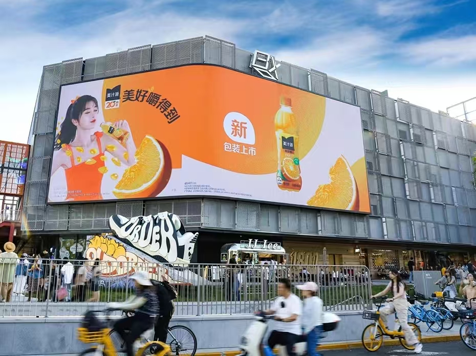 Outdoor naked eye 3D display, the perfect collision of technology and art!