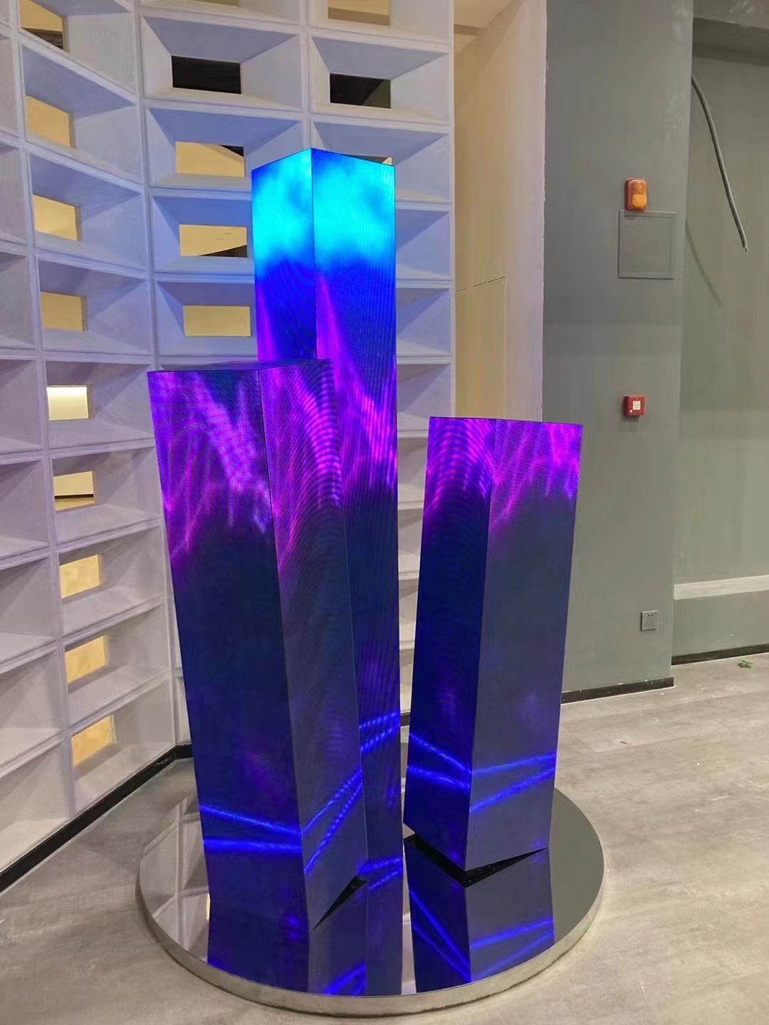 Customized LED inclined square column screen in the exhibition hall science and technology museum