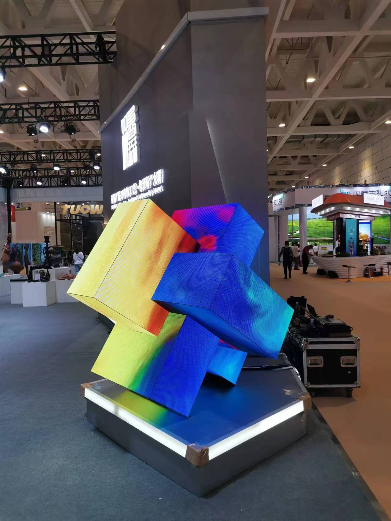 Visual Revolution and Innovative Practice in Commercial Activities