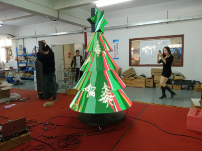 LED Christmas tree reshapes Christmas Eve-a century-long conspiracy between technology, environment LED Christmas tree reshapes Christmas Eve-a century-long conspiracy between technology, environment
