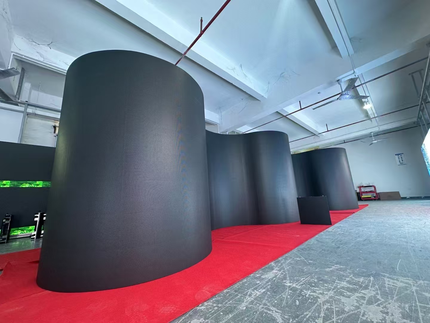 Subverting traditional stage visual effects! LED flexible screen opens the "new species era" of comm Subverting traditional stage visual effects! LED flexible screen opens the "new species era" of comm