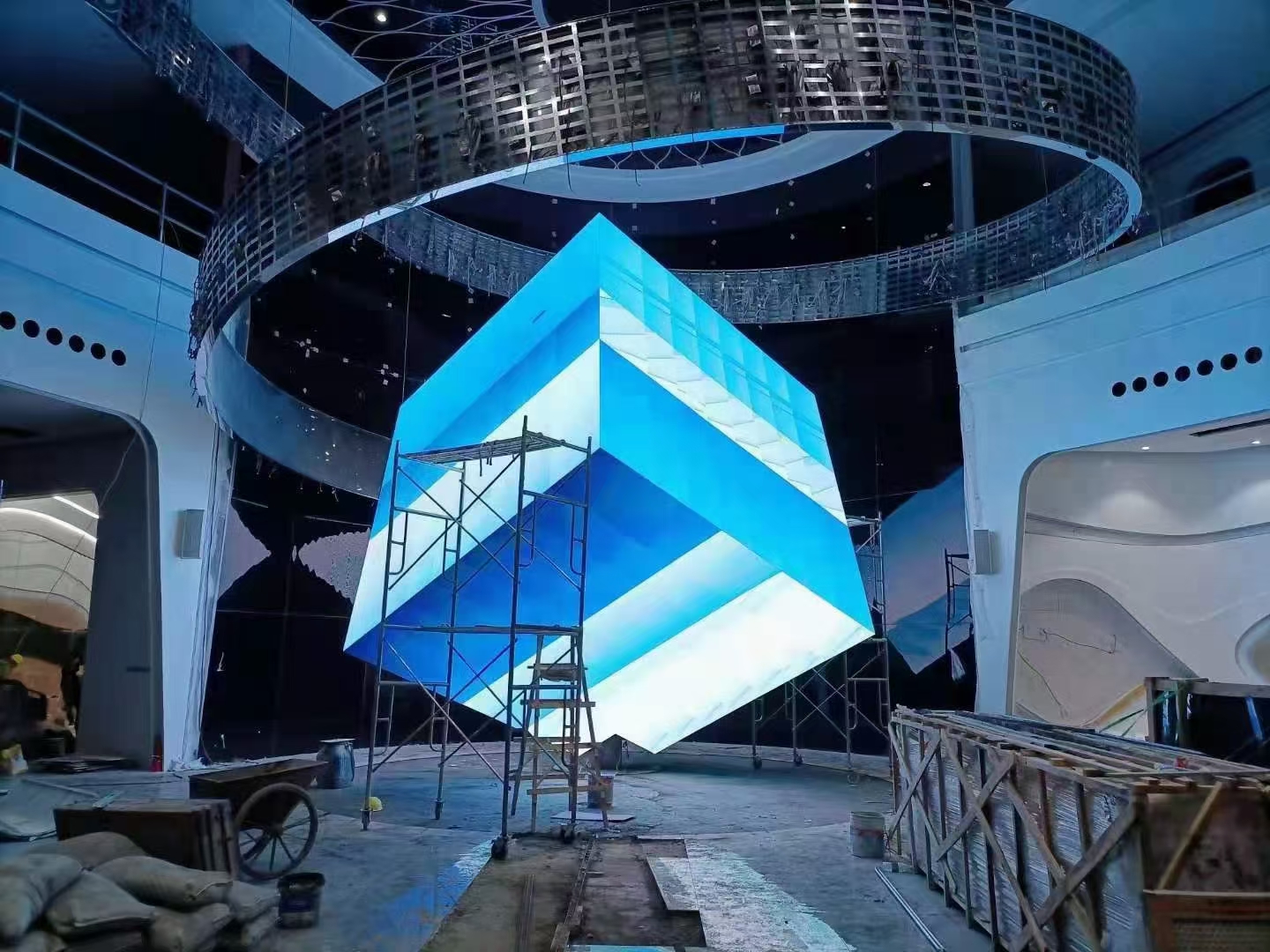 Xinjiang LED indoor flexible screen and magic cube screen