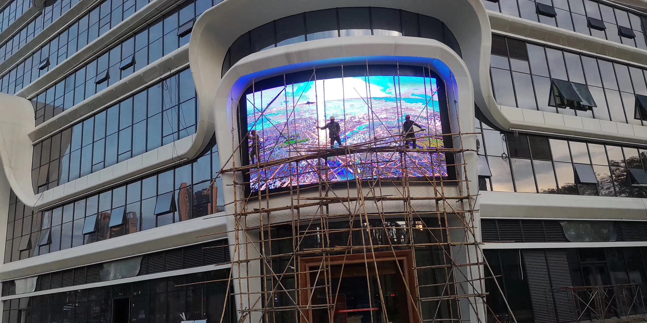 Outdoor LED Screens- High Cost-Effectiveness Illuminates Business Value Outdoor LED Screens- High Cost-Effectiveness Illuminates Business Value