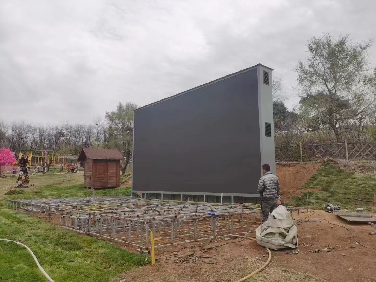 Outdoor LED Screens- High Cost-Effectiveness Illuminates Business Value Outdoor LED Screens- High Cost-Effectiveness Illuminates Business Value