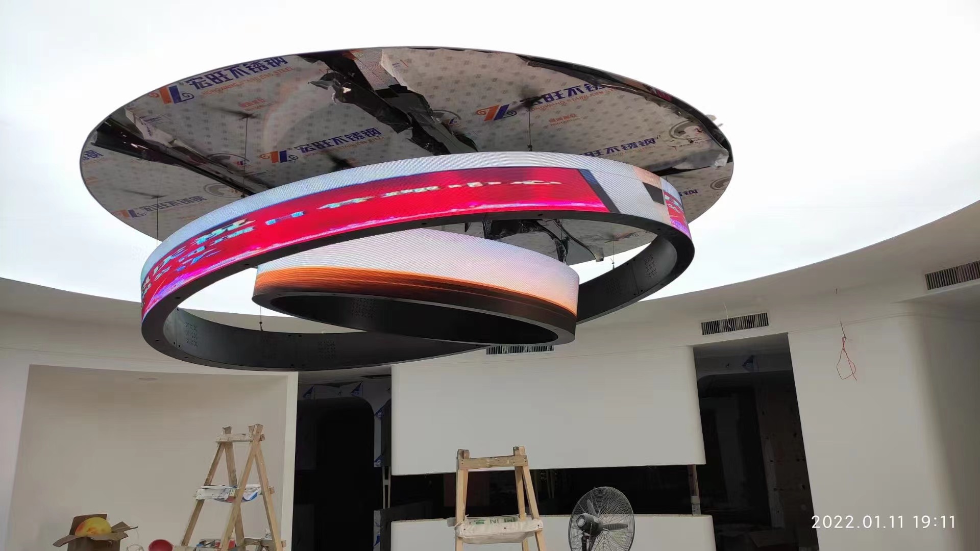 LED Flexible Ribbon Screens,A Commercial Poetry of Dancing Light and Shadow LED Flexible Ribbon Screens,A Commercial Poetry of Dancing Light and Shadow