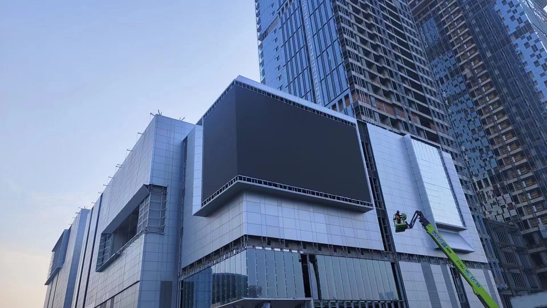 Ditch the Ordinary! How to Dominate Outdoor Advertising with Naked-Eye 3D? Ditch the Ordinary! How to Dominate Outdoor Advertising with Naked-Eye 3D?