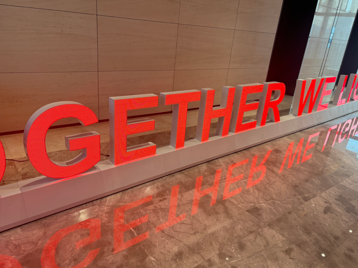Outdoor LED Alphanumeric Displays-Illuminating the Future of Information Delivery