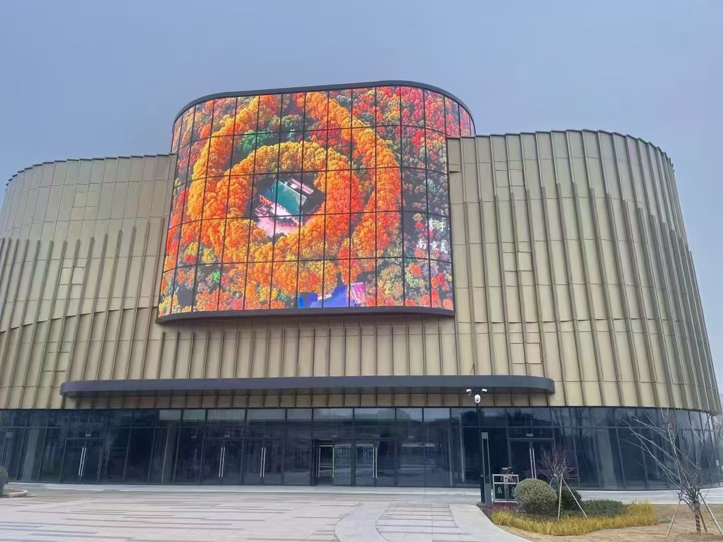 Revolutionizing the Outdoor Visual Experience: Technical Features of LED Outdoor Grille Screens Revolutionizing the Outdoor Visual Experience: Technical Features of LED Outdoor Grille Screens