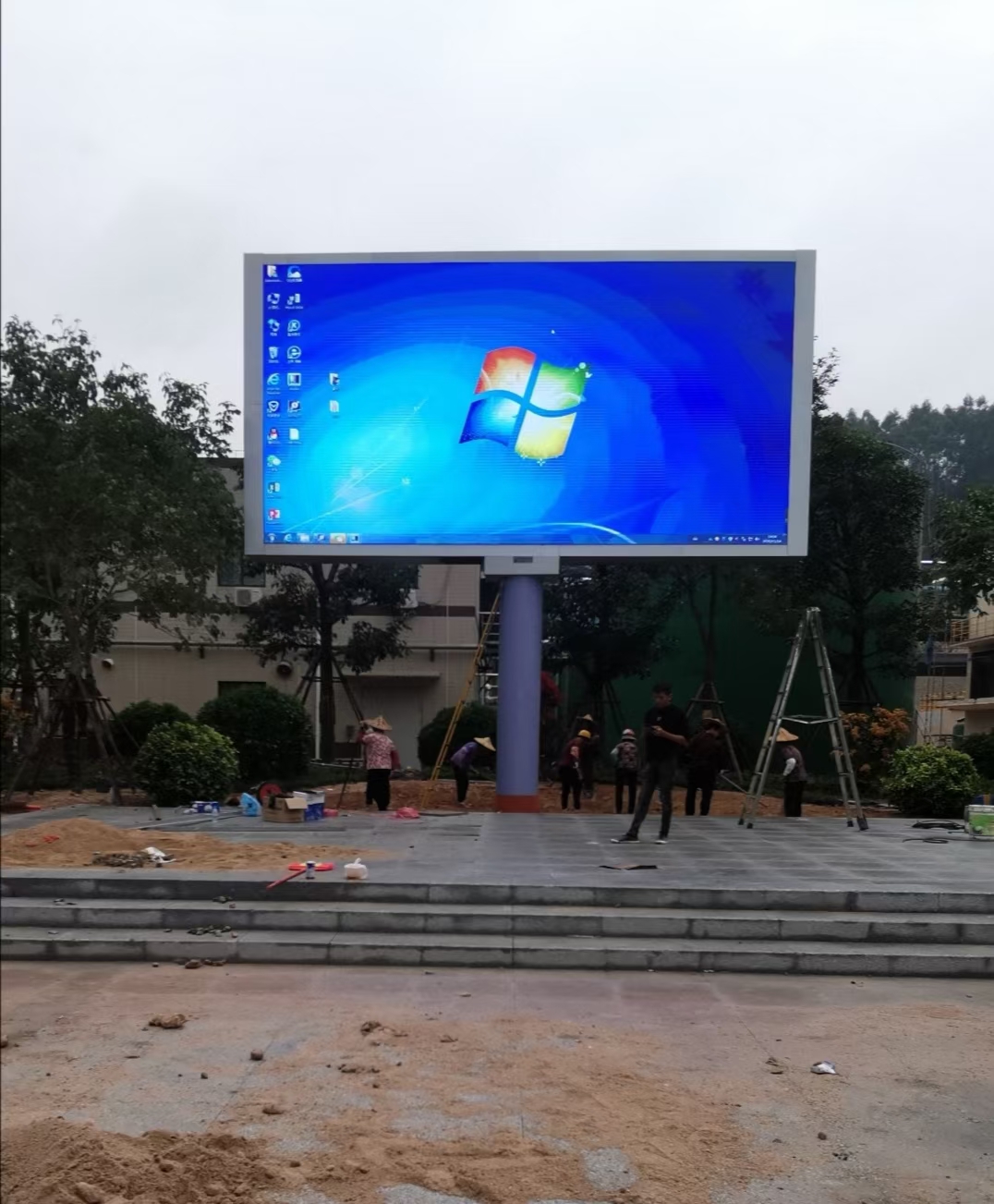 The Design Advantages and Application Value of LED Outdoor Pillar Screens The Design Advantages and Application Value of LED Outdoor Pillar Screens