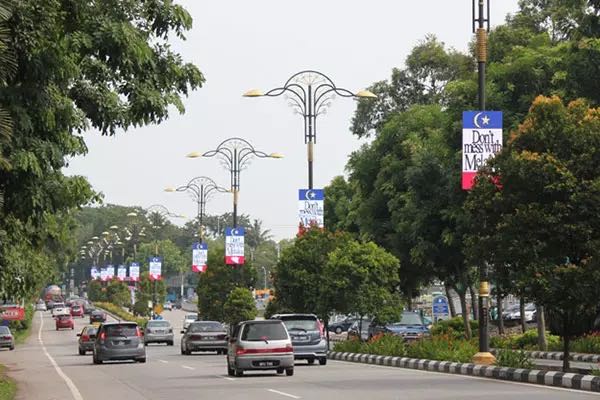 Smart City New Contact Point: All-round Solution of LED Outdoor Pole Screen Advertising Display Smart City New Contact Point: All-round Solution of LED Outdoor Pole Screen Advertising Display