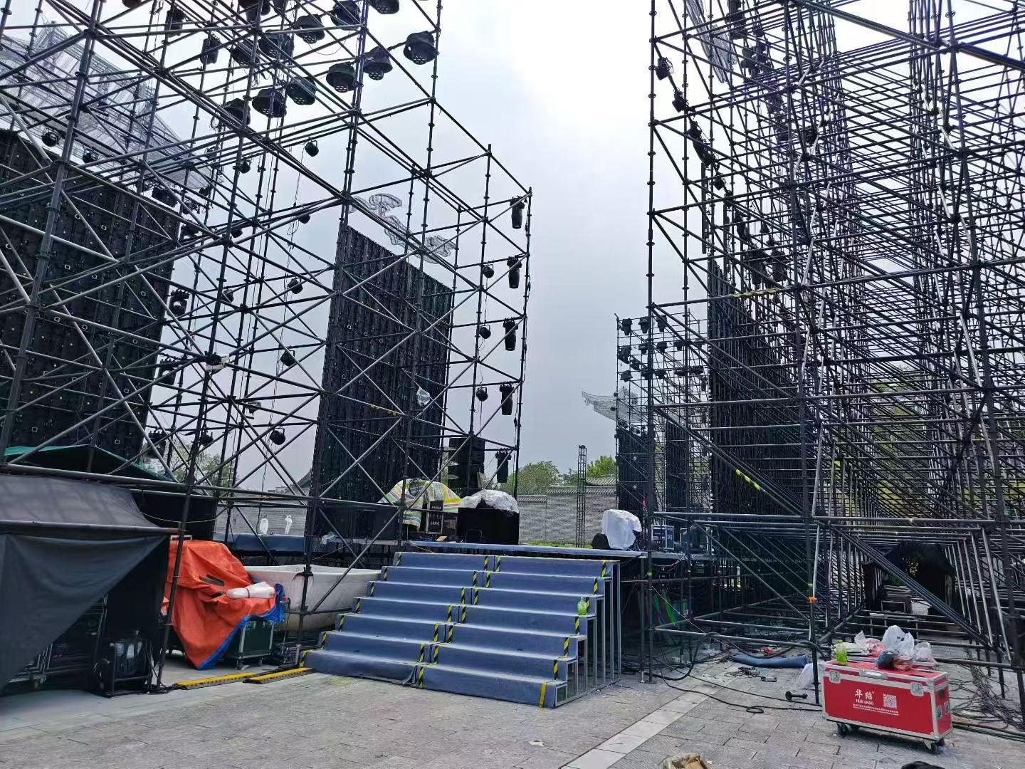 Shining on the stage, visual revolution-LED stage display Shining on the stage, visual revolution-LED stage display
