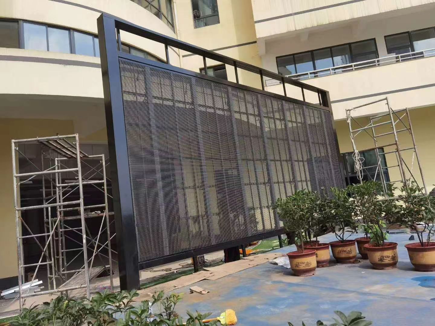 The Visual Revolution of Glass Curtain Walls